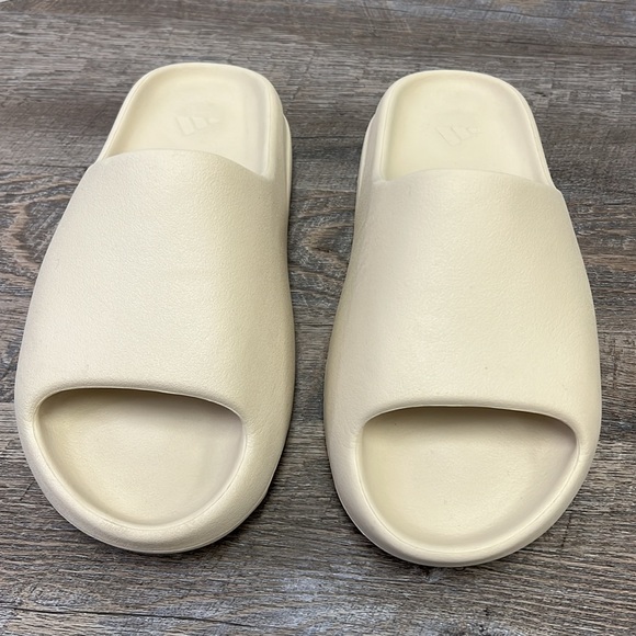 SOLD IN STORE Adidas Originals Men’s Yeezy Slide -Bone Size 9 - Picture 2 of 11